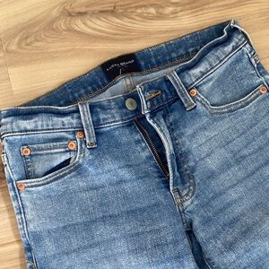 Pristine lucky brand jeans in the most gorgeous wash! Mid rise straight.